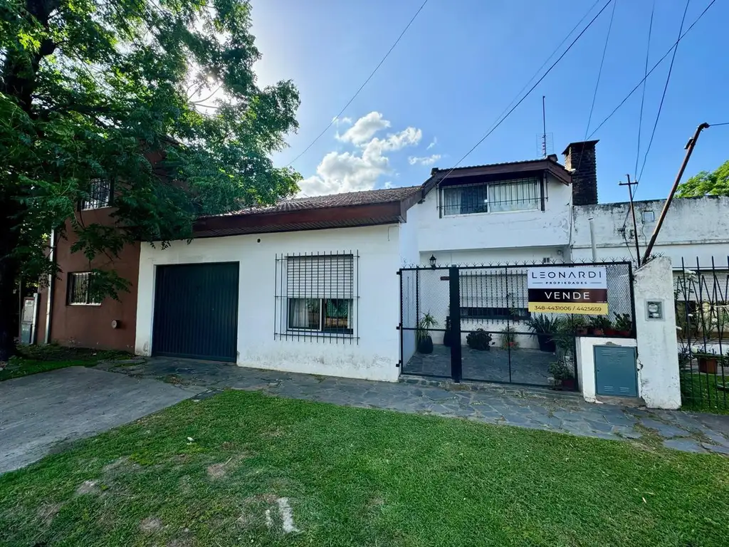 Casa con tres dormitorios en venta en Matheu