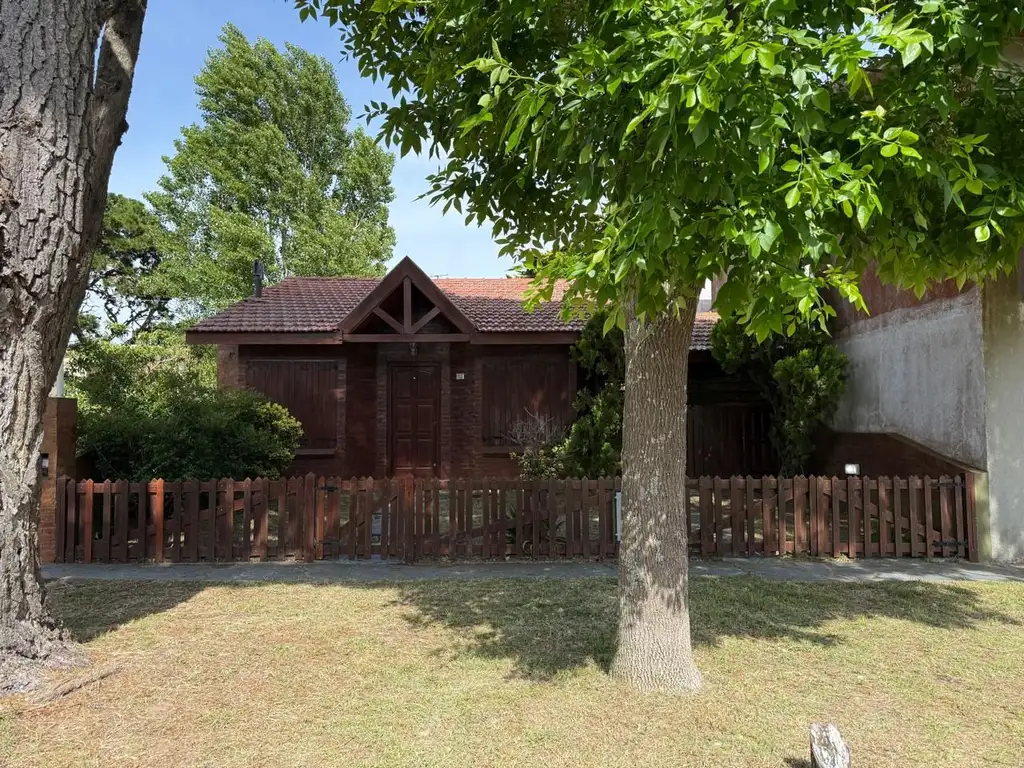 Casa - Alquiler temporario - Argentina, La Lucila del Mar - Mitre 5420