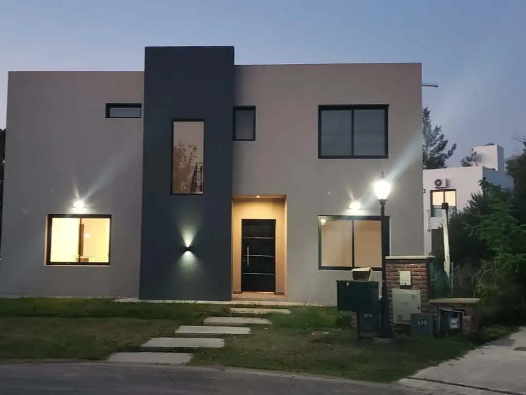 Casa en Venta en Barrio Los Robles, La Cañada de Pilar