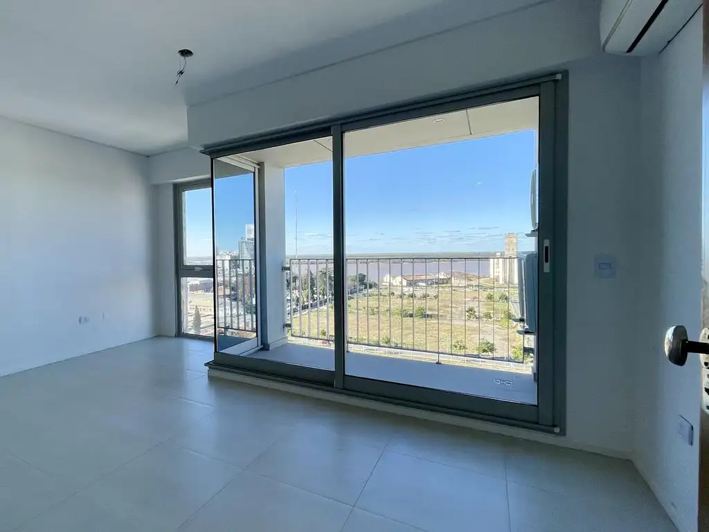 Venta  departamento de un dormitorio con balcón y cochera en Puerto Norte