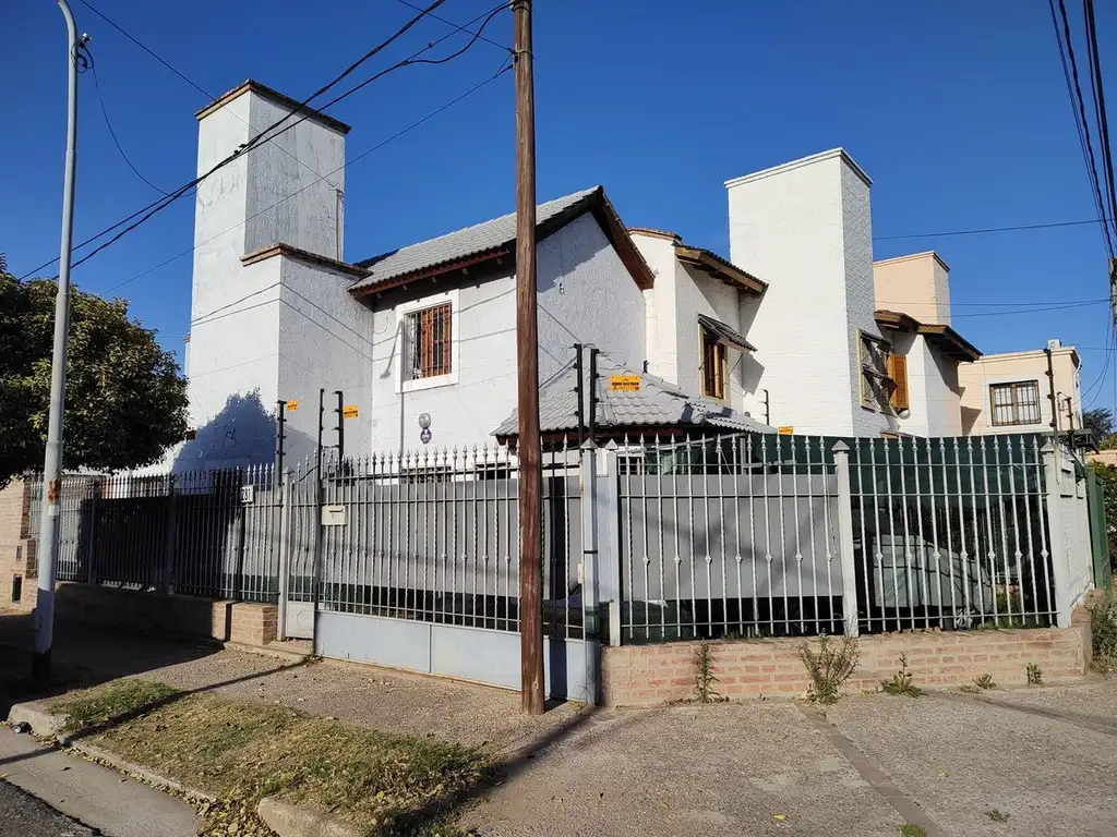 DUPLEX 2 DORM PILETA BARRIO QUEBRADA DE LAS ROSAS