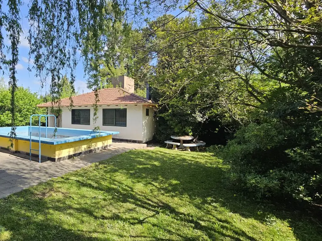 Casa en venta de 2 DORMITORIOS en Villa Elisa, La Plata.