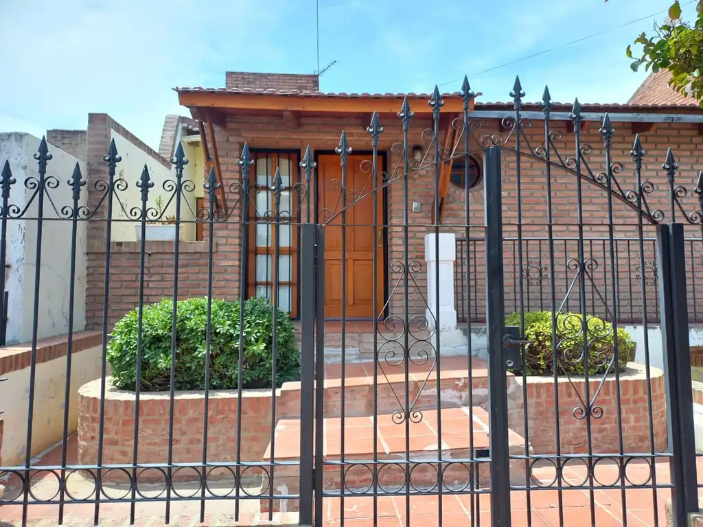 EN VENTA casa 5 DORM. QUEBRADA DE LAS ROSAS