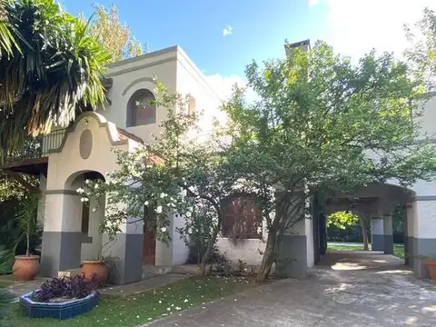 Casa en venta y/o alquiler en Las Casuarinas Lujan