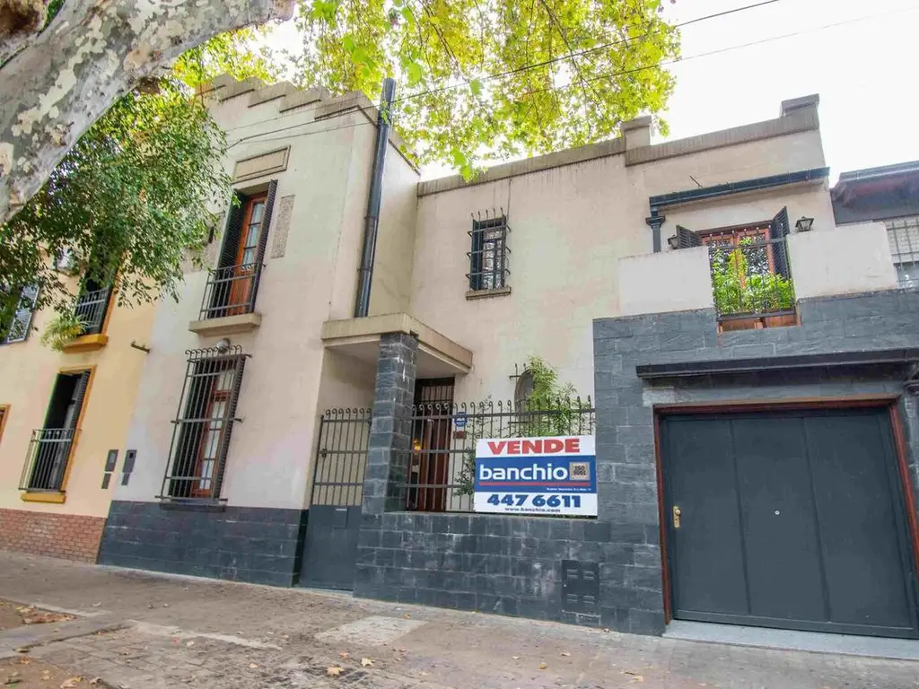 Venta Casa cuatro dormitorios , cochera , pileta.   Azcuenaga