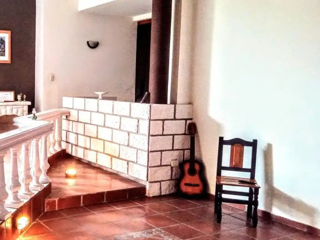 Casa en venta - 3 Dormitorios 2 Baños - 301Mts2 - Luján