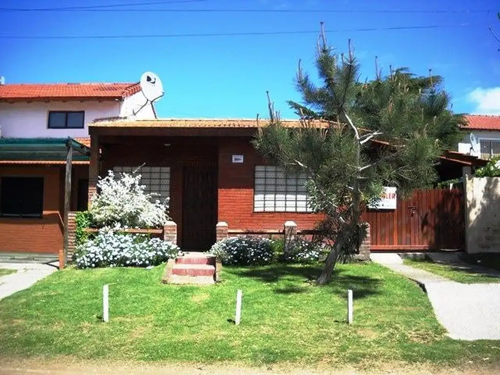 Casa en venta - 4 Dormitorios 2 Baños - 450Mts2 - Mar del Tuyú