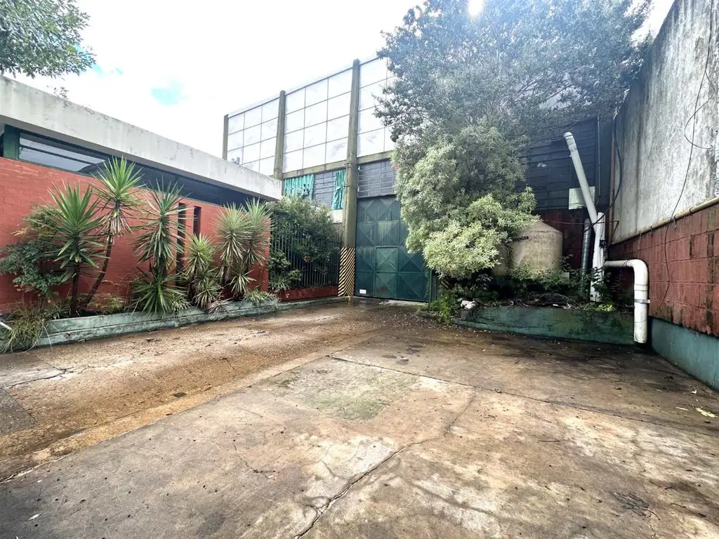 LOTE GALPON EN VENTA BERNAL CENTRO