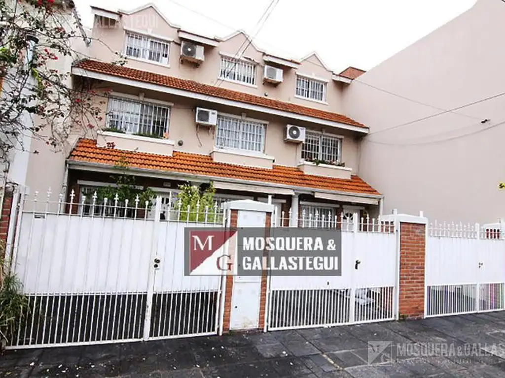 Triplex en venta en La Lucila.