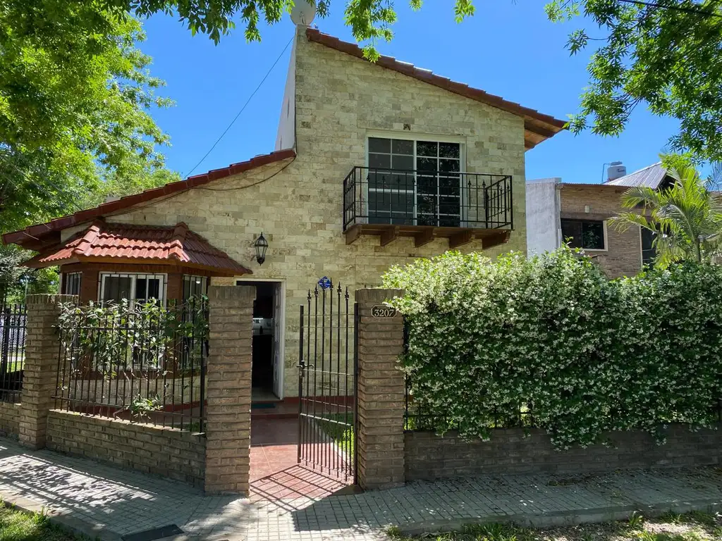 Casa a una cuadra de la costanera Granadero Baigorria