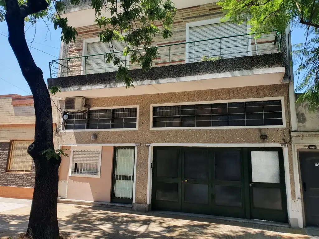 VIVIENDA MULTIFAMILIAR SOBRE LOTE PROPIO DE 8,66 X 42.38 - 3 UNIDADES EN BLOCK