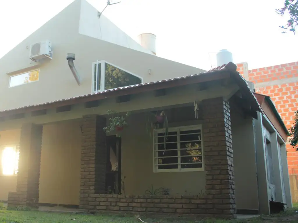 Casa en venta - 2 Dormitorios 2 Baños - 600Mts2 - Abasto, La Plata