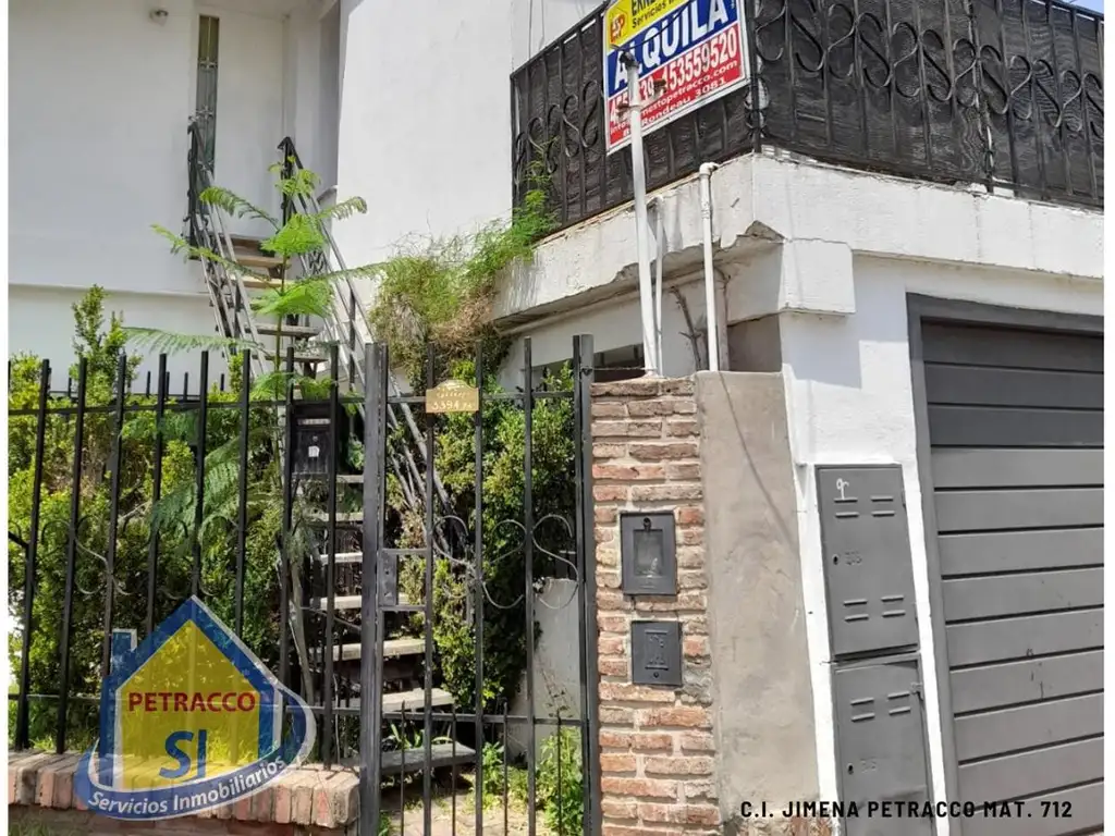 Casa en planta alta de 2 dormitorios en alquiler