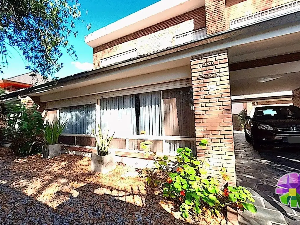 Casa en venta en Olivos de 4 dormitorios con jardín y pileta