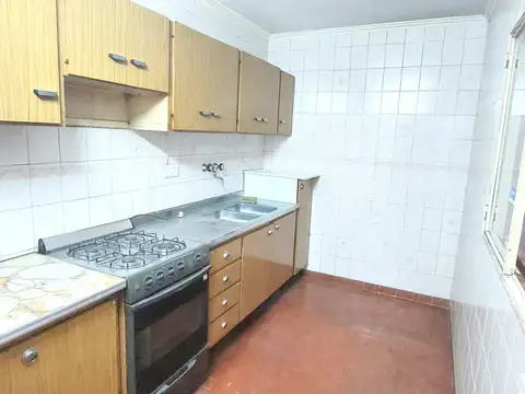 Departamento de 2 dormitorios en planta baja a metros de facultades.