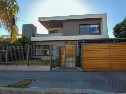 Casa 3 Hab con Pileta Barrio Parque Chacabuco