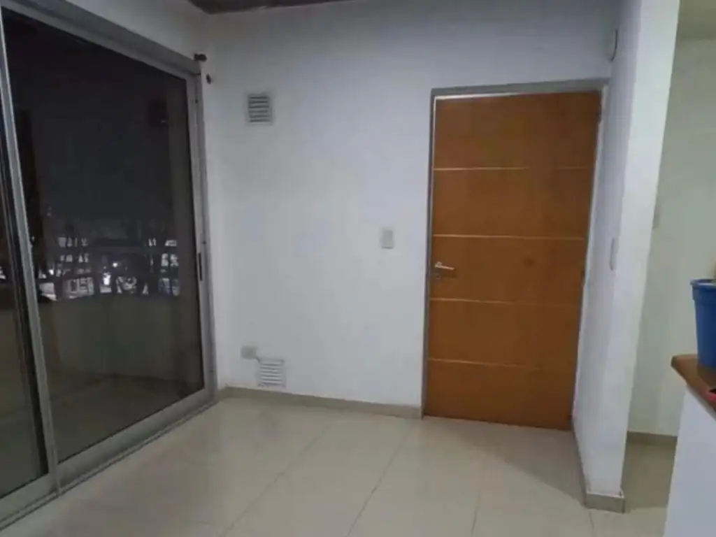 VENTA DE DEPARTAMENTO DE 2 AMBIENTES EN FCIO. VARELA CENTRO