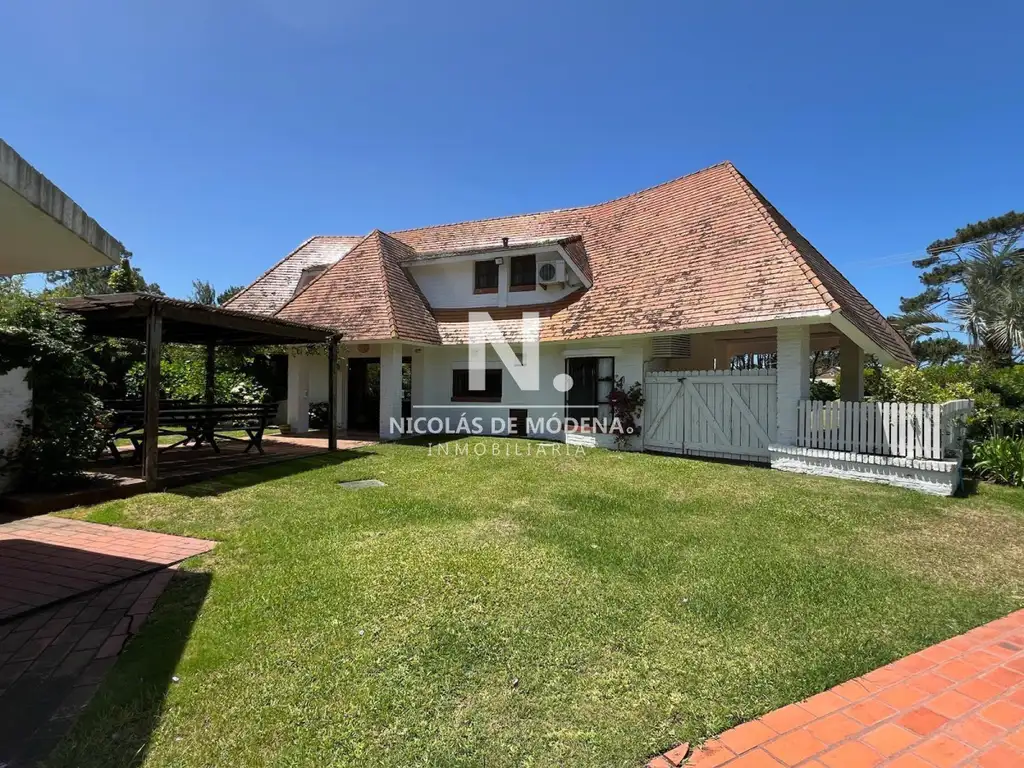 Casa de 3 dormitorios en Playa Brava en alquiler, Punta del Este