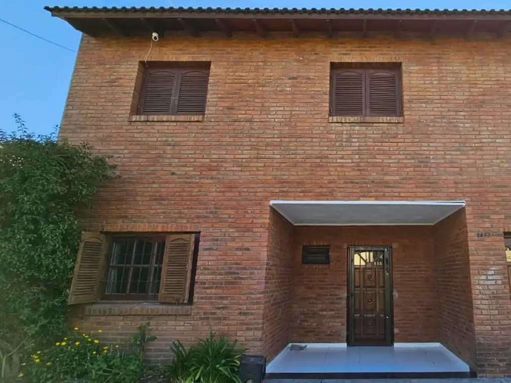 Venta casa 6 amb con pilteta La Plata VILLA ELVIRA