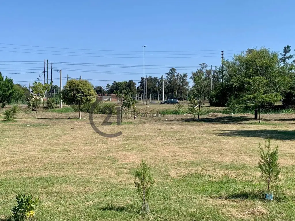 Venta de Lote en La Plata en 520 y 147