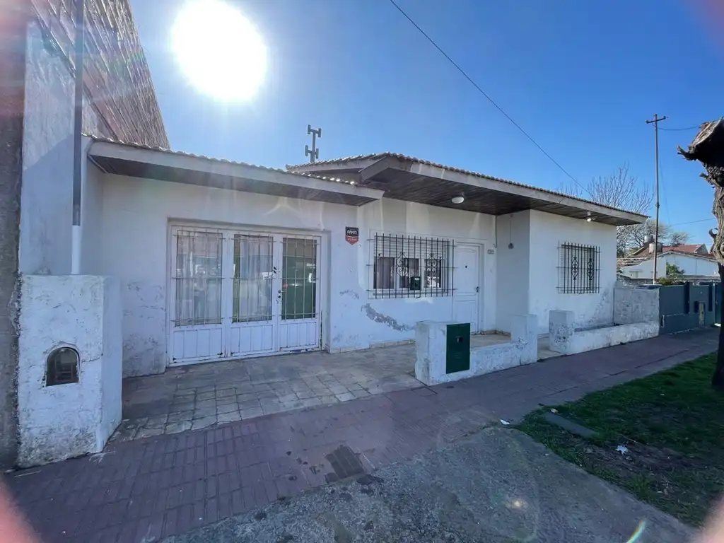 VENTA CASA 3 AMB CON PATIO TRASERO B.CERRITO SUR