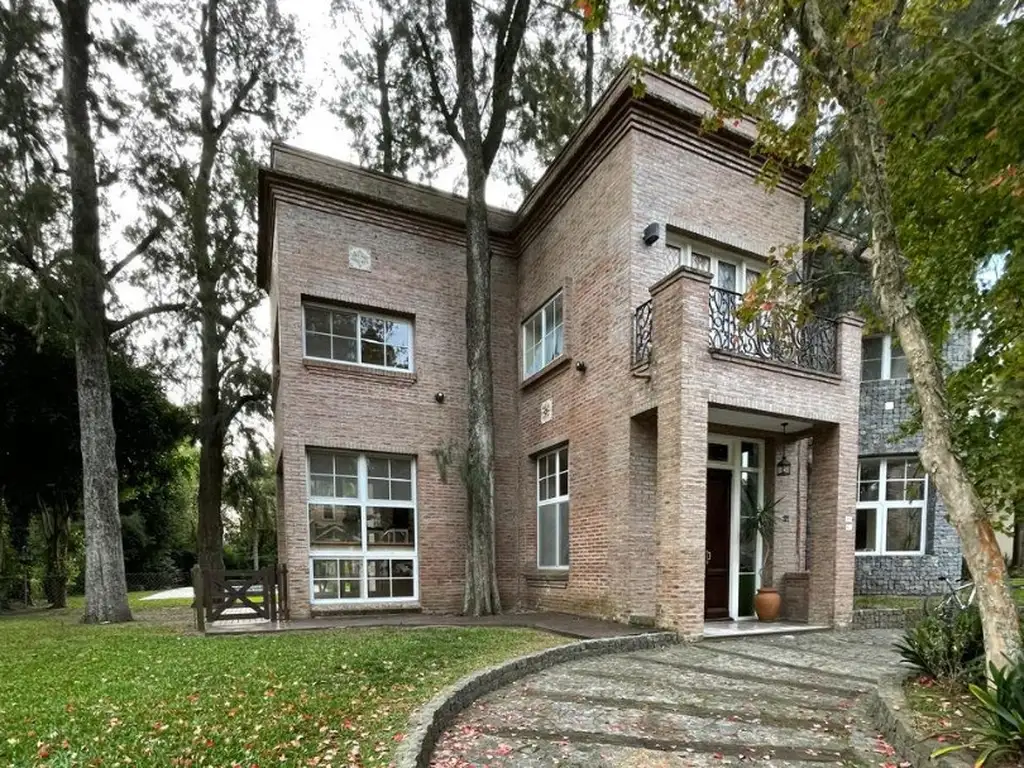 ¡Preciosa casa en alquiler en El Carmen!