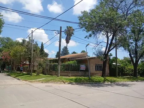 Hermosa esquina Comercial en zona cental de Funes