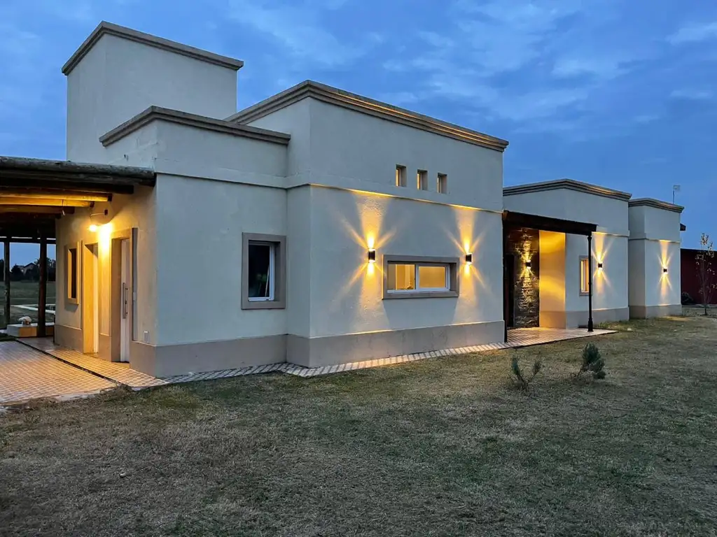 Hermosa casa a estrenar con pileta Espinillo golf