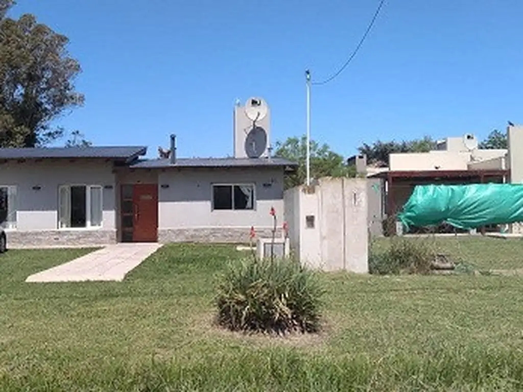 CASA EN ZONA PARQUEMAR EN EXCELENTE ESTADO