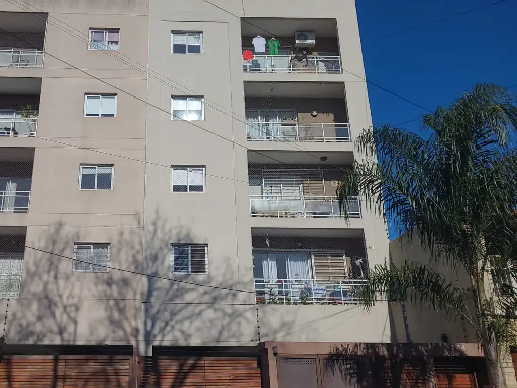 Muy lindo duplex en último piso con terraza - 2 baños y cochera