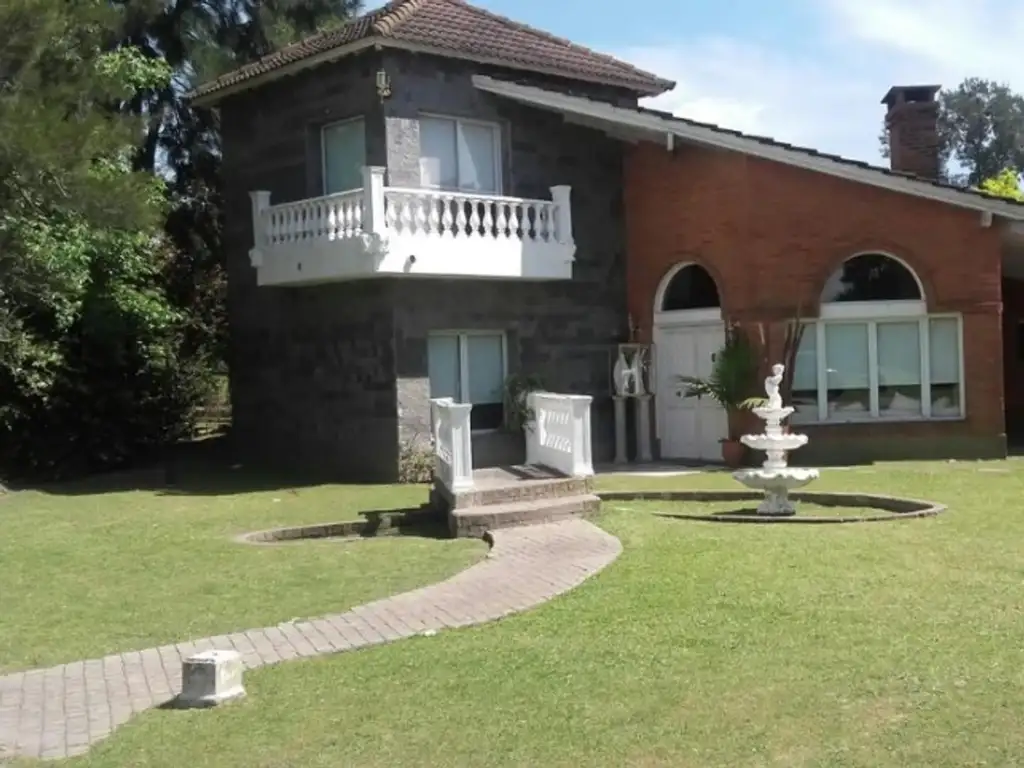 Chalet en country a la venta en Pilar