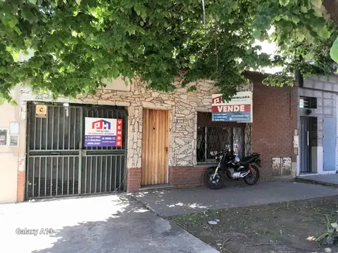 Venta 2 viviendas s/ lote de 8,66 x 18 m. (A 1 cuadra de av.Crovara)