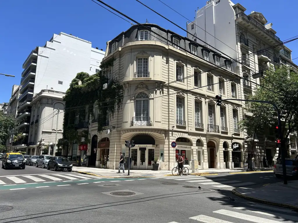 VENTA EDIFICIO EN BLOCK  3  LOCALES  Y 3 PISOS EN RECOLETA