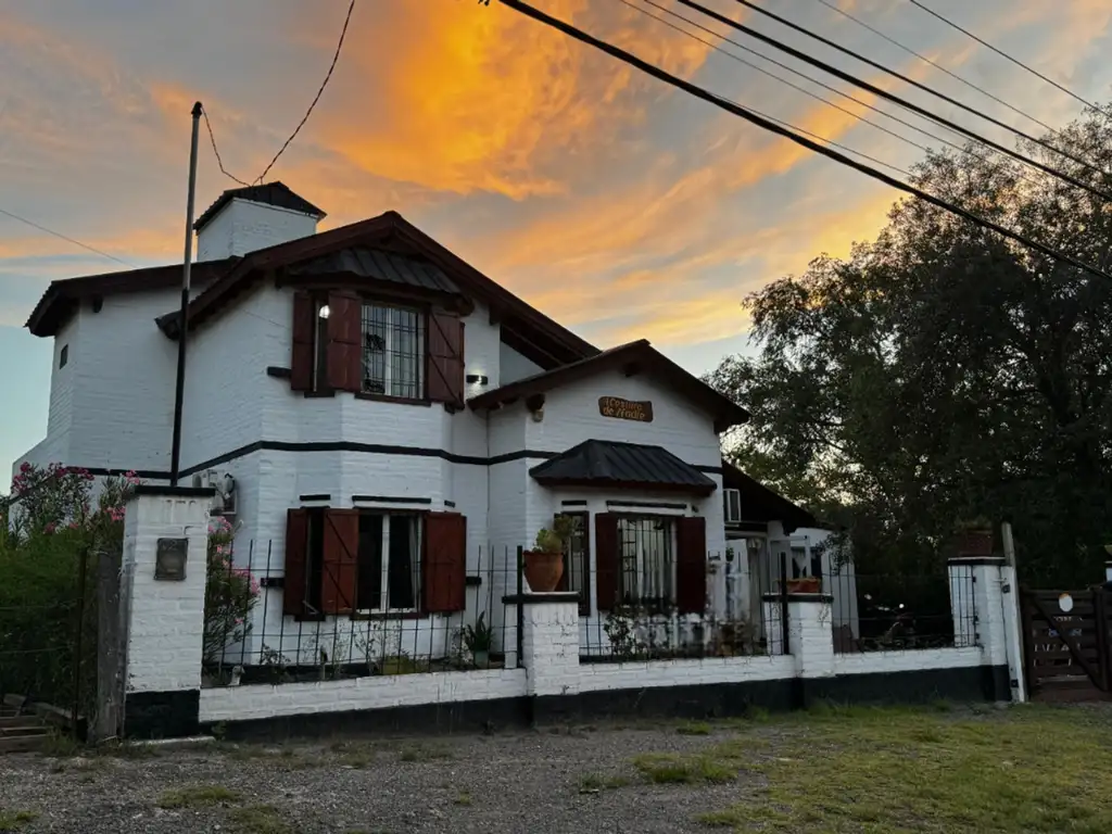 SE VENDE CASA 3 DORMITORIOS EN VILLA RUMIPAL