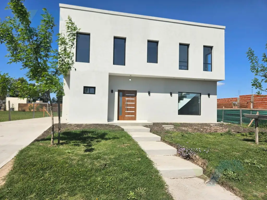 Casa en venta  4 ambientes en  Santa Lucia  a estrenar - Pilar del Este