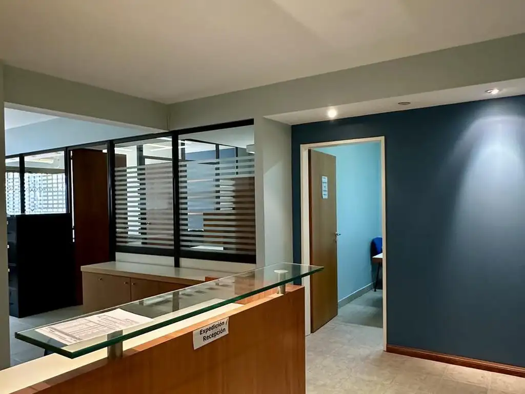 Oficina en  Venta en Av. Maipú 2200 !° Piso al frente - Olivos Quinta Presidencial