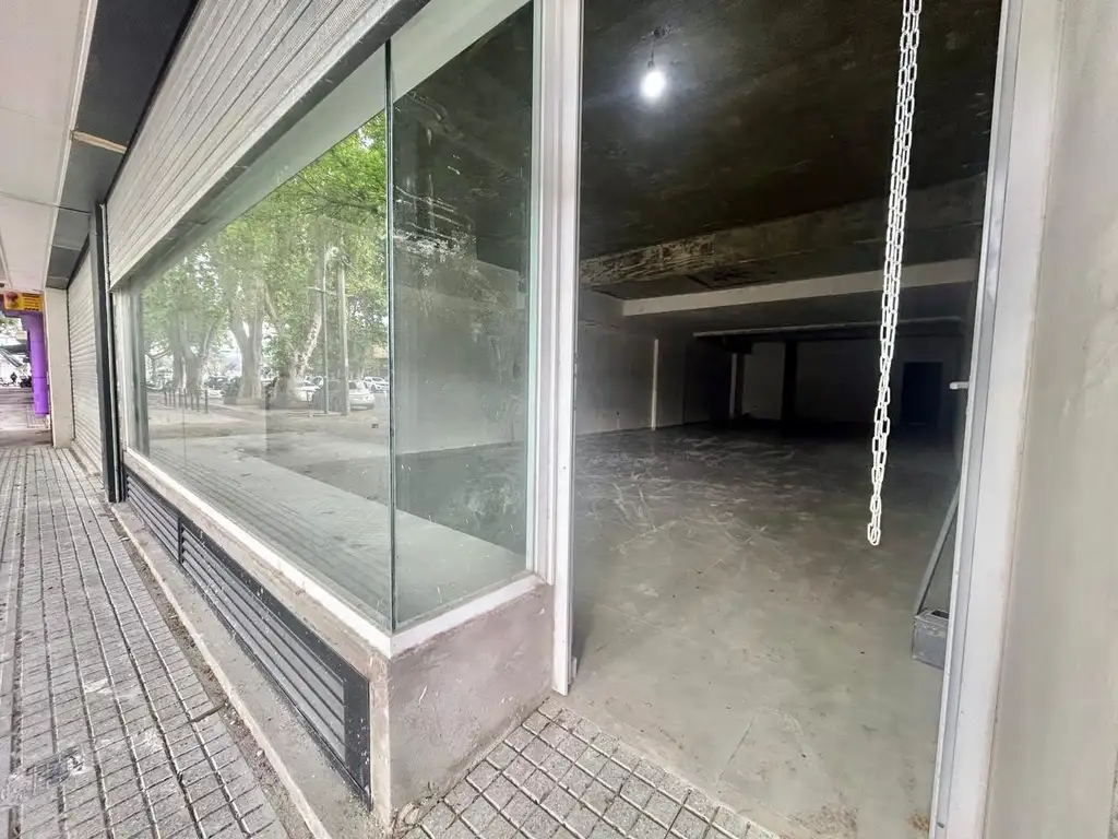 VENTA - Local Comercial. España y Hospitales, Rosario.