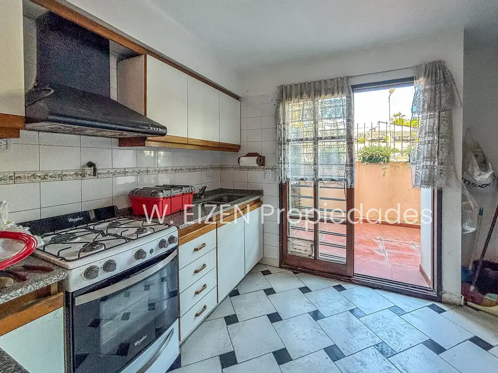 PH 5 amb 4 dormitorios, 3 baños,  patio y garage - OPORTUNIDAD