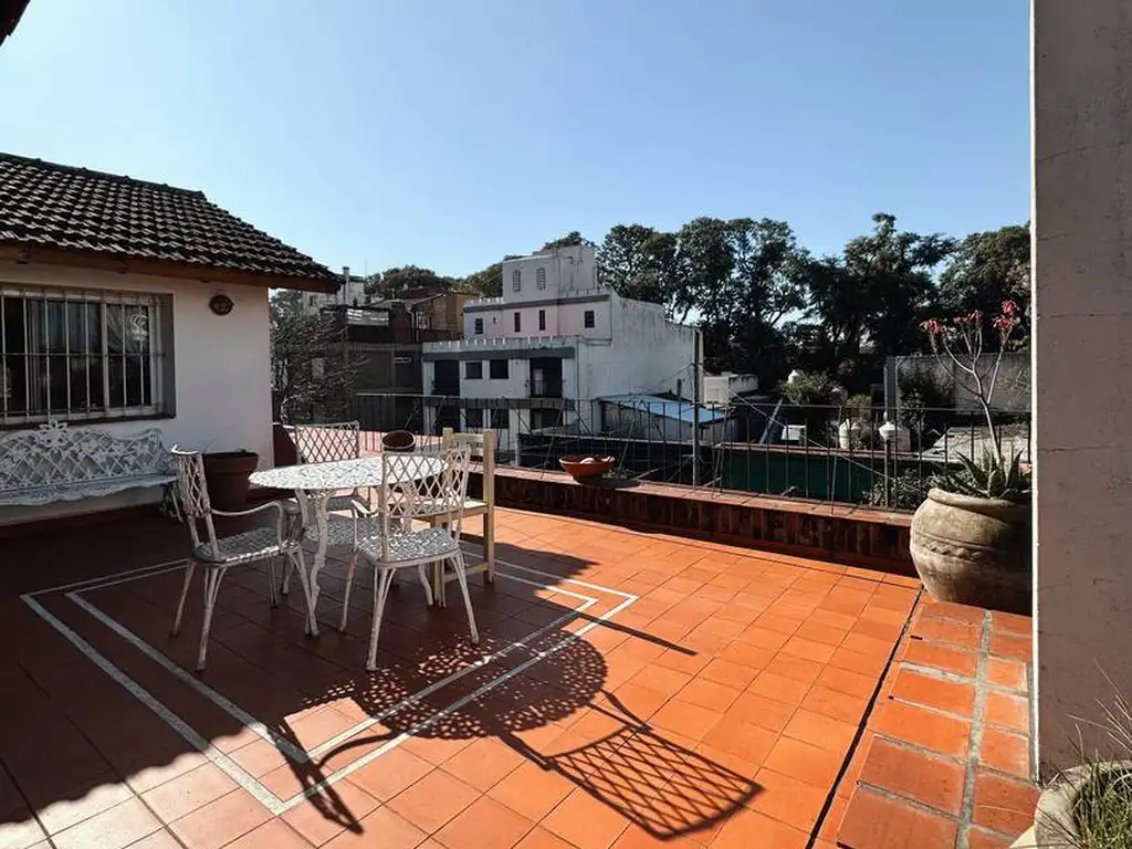 VENTA PH 4 AMBIENTES CON BALCON Y TERRAZA EN EL CENTRO DE SAN ISIDRO