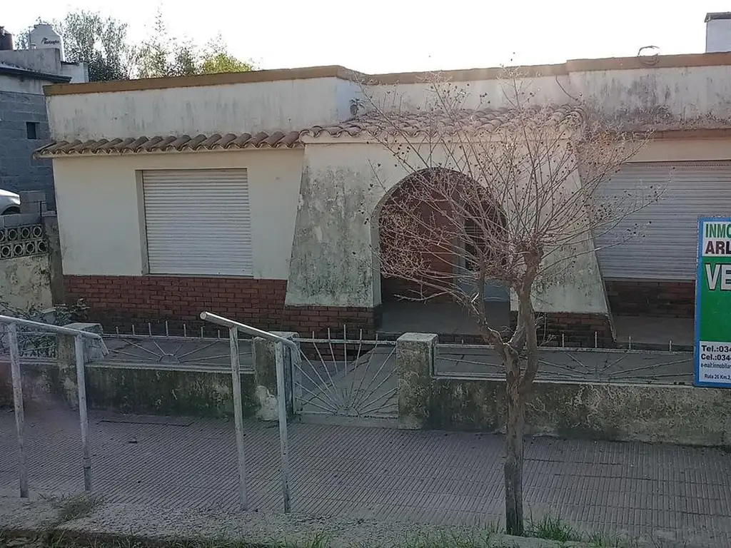 CASA a la VENTA: ubicada en Alberdi 667, entre Primera Junta y Salta – Colón, Entre Ríos