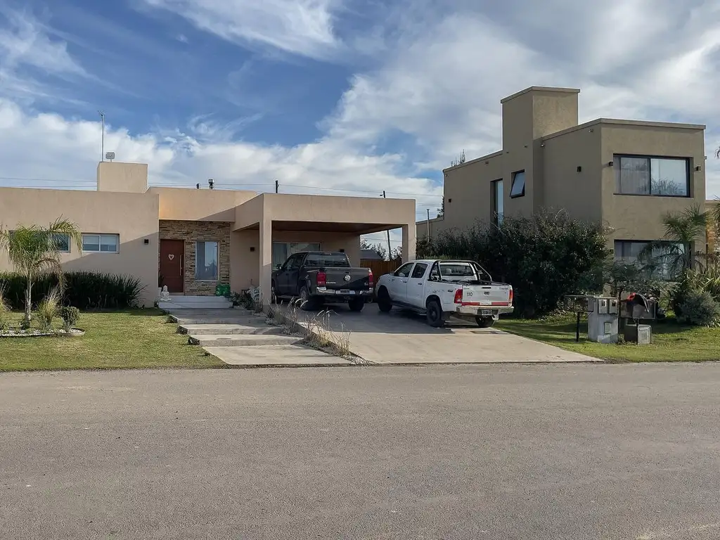 CASA EN VENTA EN BARRIO SAN LUCAS-CANNING-OPORTUNIDAD