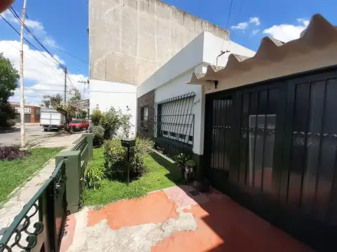 Casa en Venta 3 ambientes Fondo Libre en Lomas del Mirador