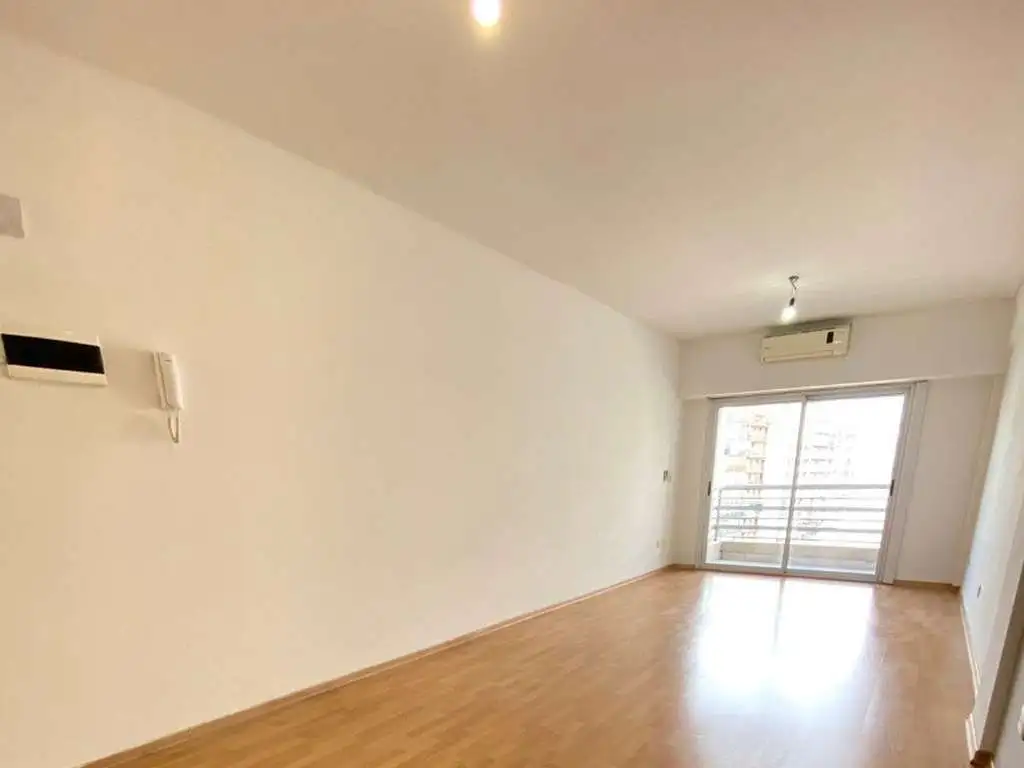 1 AMB DIVISIBLE,35 M2 TOT,FTE BALCÓN,PLACARD,BAÑO COMP,T/ ELÉCTRICO,EDIF. C/PILETA,SUM Y PARRILLA,!