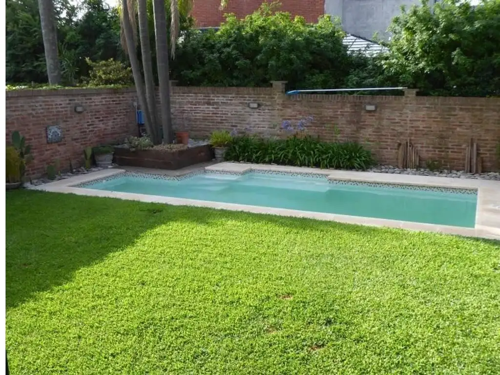 Excelente casa Impecable  Muy linda zona de Martínez.