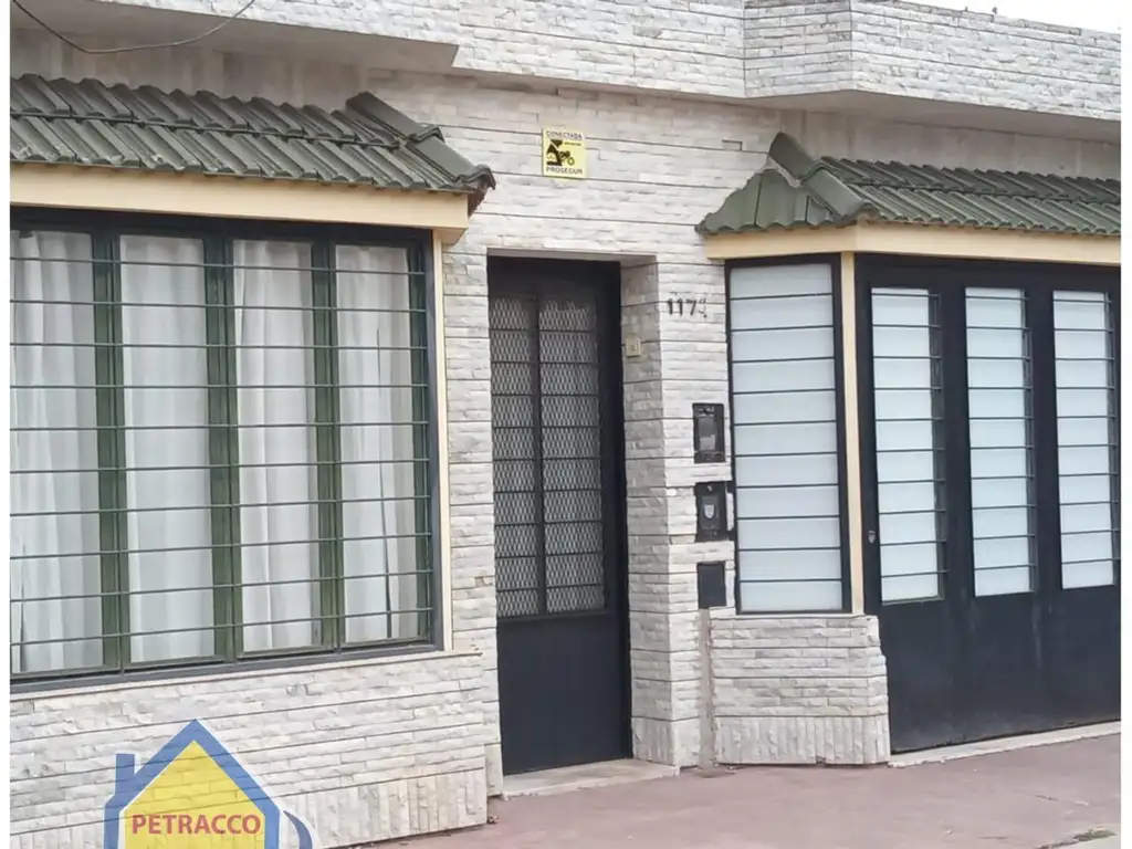 Casa el frente de 2 dormitorios en venta