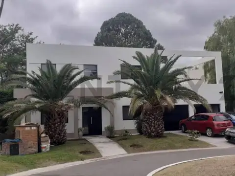 Casa en Venta - 3 dormitorios - USD 230.000