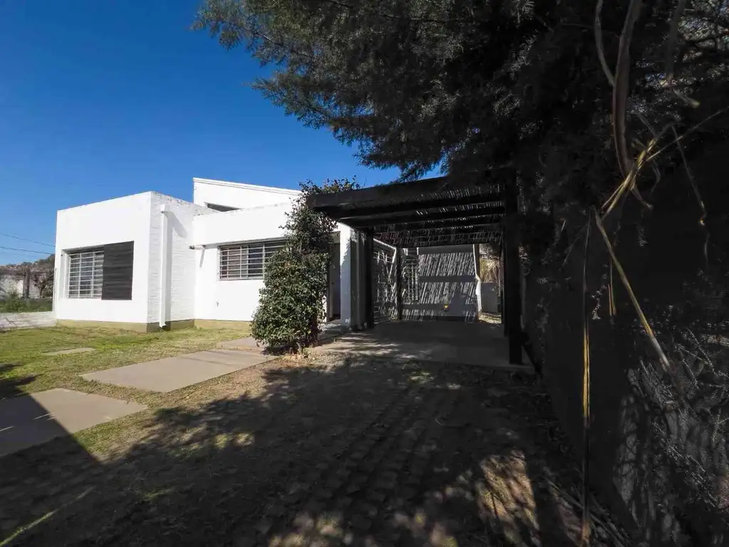 CASA DE DOS DORMITORIOS + COMODÍN EN FUNES VENTA