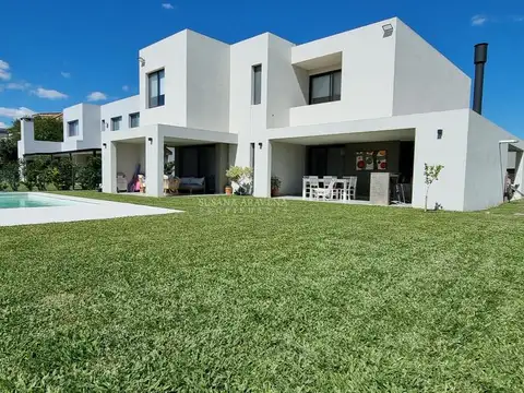 Casa en Venta y Alquiler en Barrio Ayres Plaza, Pilar