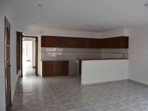 VENTA CASA 4 AMBIENTES CON GARAGE CENTRO BALCARCE