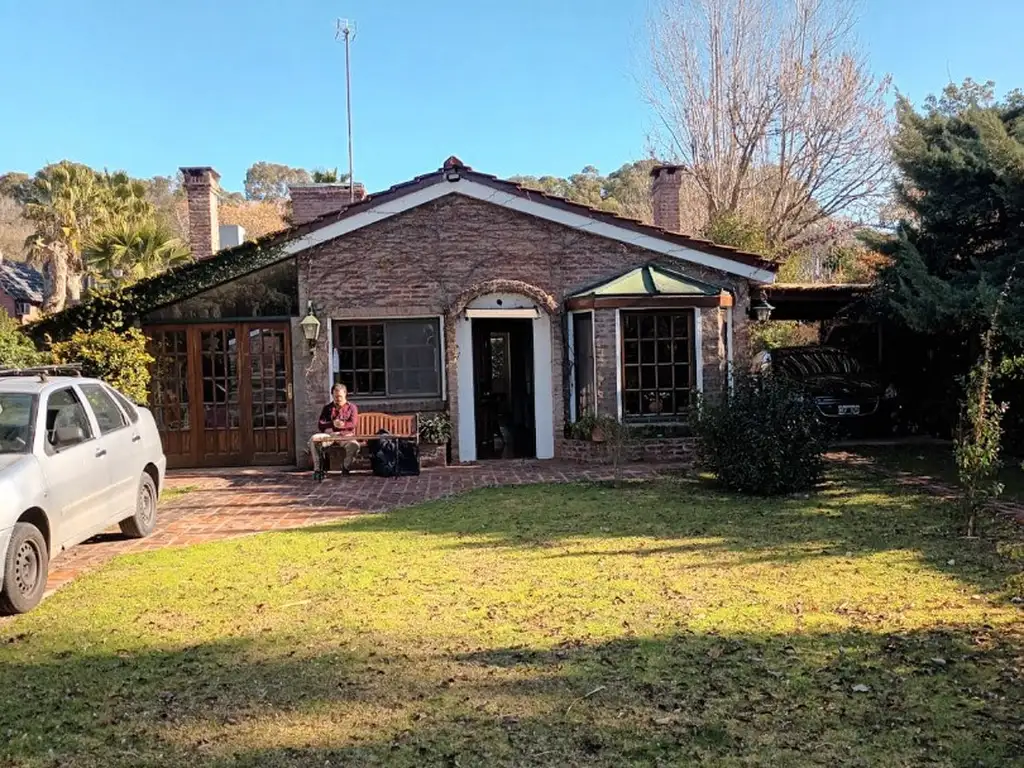 Casa en venta en el Náutico Escobar, con quincho cerrado. Consultar por ALQUILER